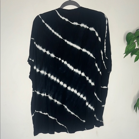 Torrid Black and White Tie Dye Cardigan - Picture 5 of 5